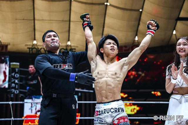 試合結果】RIZIN男祭り 第5試合／ヒロヤ vs. 篠塚辰樹 - RIZIN