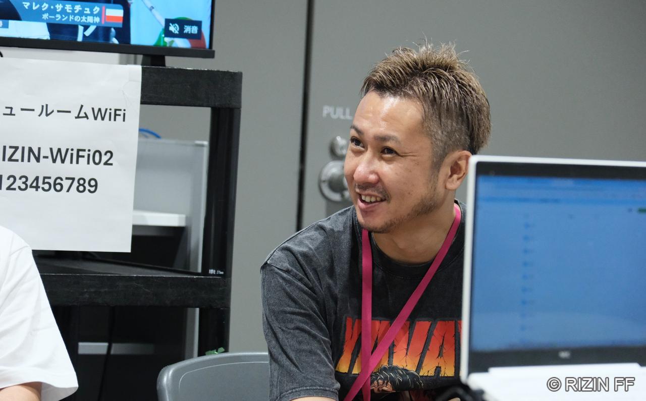 画像: 梅野源治YouTubeチャンネルのディレクター小原氏