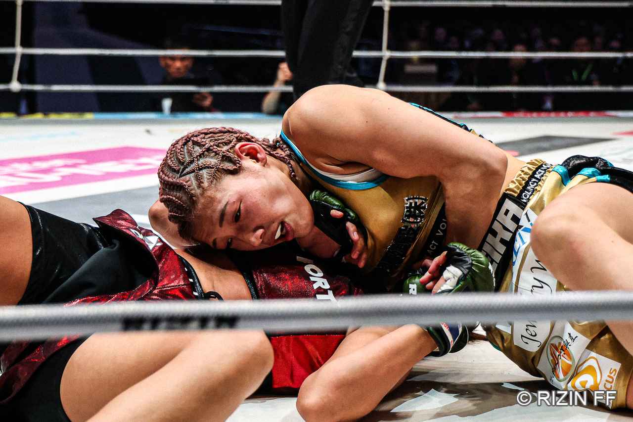 画像: 第11試合 女子スーパーアトム級タイトルマッチ／伊澤星花 vs. RENA