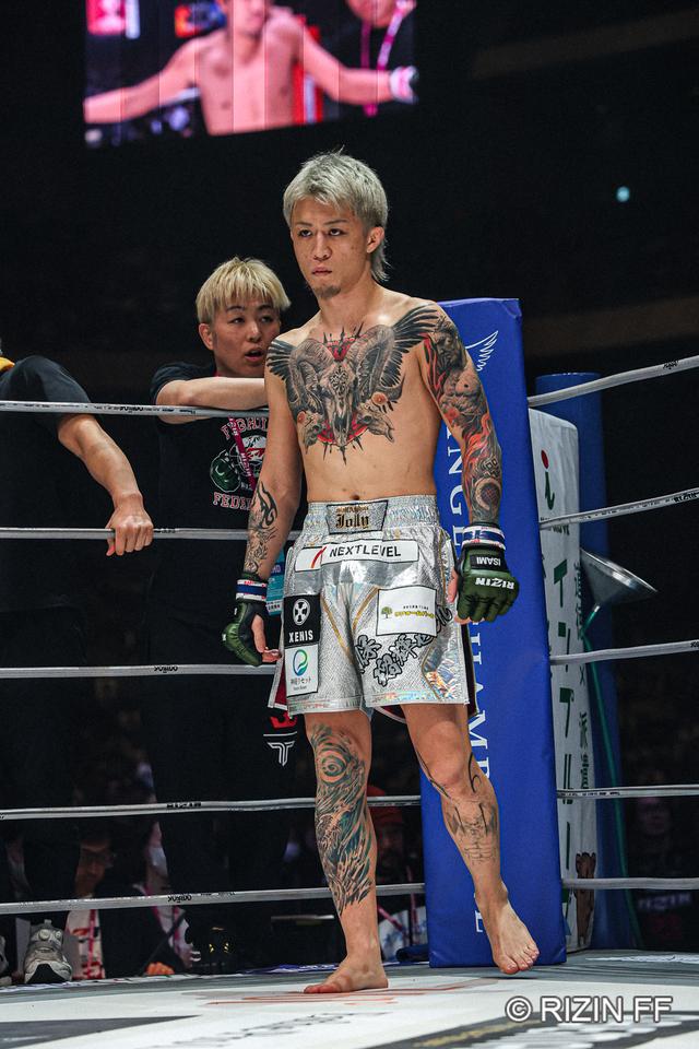 rizin 芦澤竜誠　直筆サイン色紙 Amazon.co.jp: RIZIN カード 芦澤竜誠 : おもちゃ
