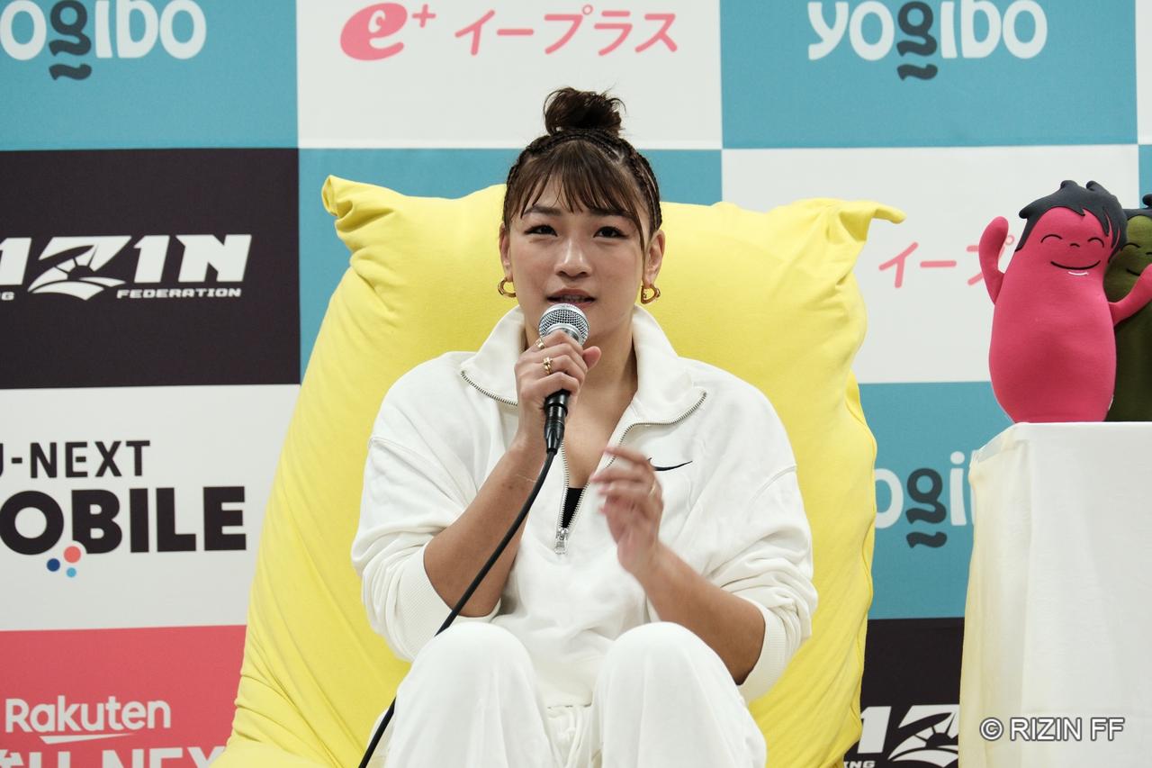 画像2: RENA「ちょっと『このまま辞めれんな』って思っているので」