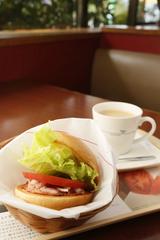 画像: あなたも朝モス派?ゴルフの朝はBLTバーガー