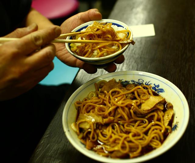 画像4: 富山ブラックの正しい食べ方~大喜編~
