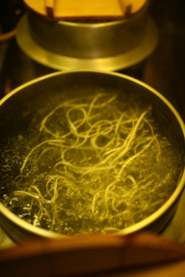 画像5: 湯気が立ち込める織田薪。おいなりさんが絶品!