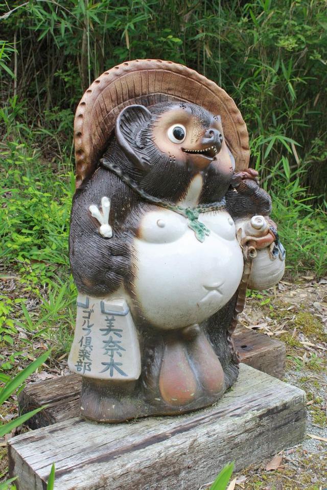 画像: (ボールぶつけて割ったらいくらになるんや…)