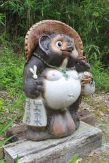 画像: (ボールぶつけて割ったらいくらになるんや…)
