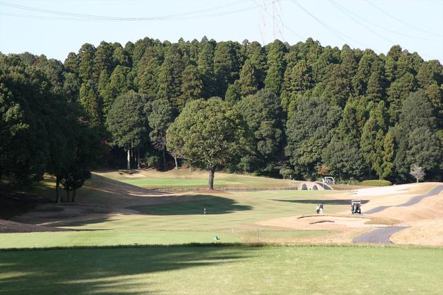 画像9: 「プレーヤーの攻撃に対して、コースは守りに徹する」