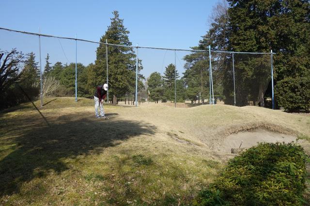 画像: こちらレストラン脇にあるアプローチ練習場。スタート時間に余裕を持って、アプローチ練も良いですね。