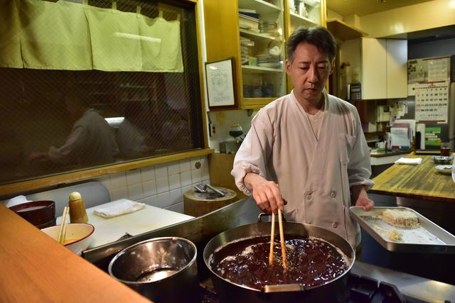 画像1: ロースカツの常識を覆す!
上野「ぽん多本家」のカツレツ