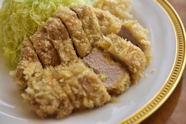 画像5: ロースカツの常識を覆す!
上野「ぽん多本家」のカツレツ