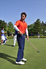 画像: ツンツンした髪の松村プロ