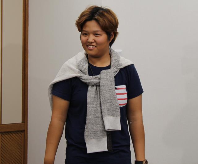 画像: カジュアルなファッションで記者会見に登場。ちなみにチョコレート、辛い物が大好きらしいですよ