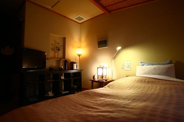 画像: 宿泊施設はホテルとロッジから選べます。こちらはロッジ。広々とした部屋と『離れ感』が良いです。