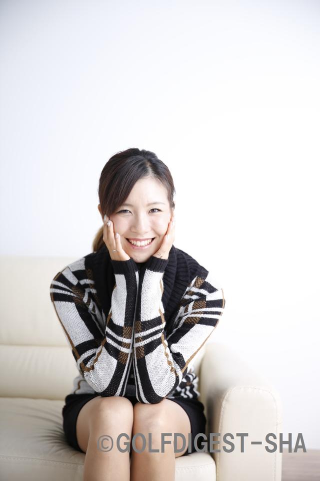 画像: ほおづえついて、どんなお話ししようかな?