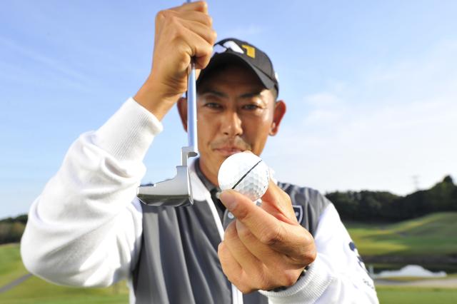 画像: グリーンの上だと芝の摩擦が抵抗になって出だしから回転した