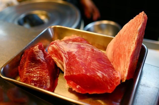 画像: ほほ肉や頭身などの希少部位も食べられる