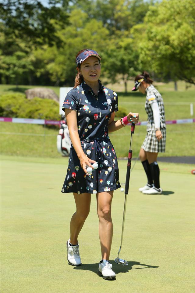 画像6: 練習グリーンで光里ちゃん発見!