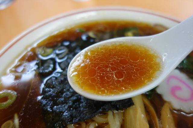 画像: 青島ラーメン(750円)麺大盛りで50円増し、チャーシュー大盛りは100円増し。