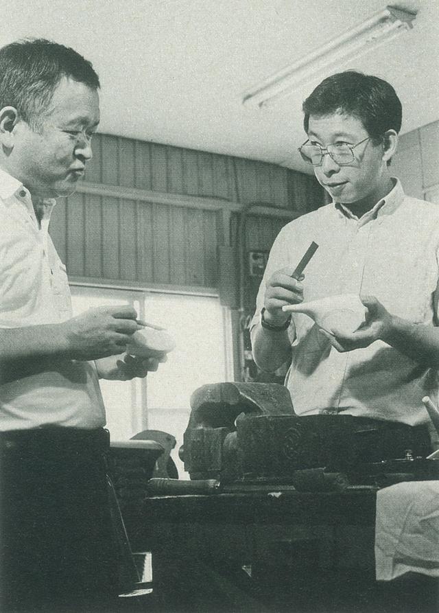 画像: デザイナーの後藤昭雄氏(左)と設計家の竹林隆光氏。プロギアのアイアン、500シリーズ以来のコンビだ。