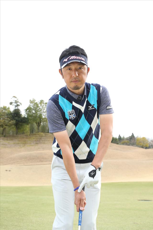 画像1: 右手首の角度をキープ