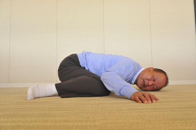 画像1: “女の子座り”だって できちゃうんですよ(笑)