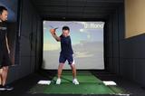 画像1: 体幹を使って打つ!
背中から腰まで
一直線に構える