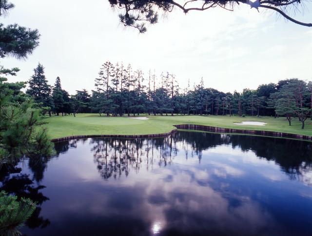 画像: 武蔵CC豊岡コース。昭和34年7月12日開場。設計は井上誠一。18ホール、6714ヤード、パー72。井上作品では龍ヶ崎と並び、2つのグリーンがそれぞれの攻略ラインを持つコースとなった。