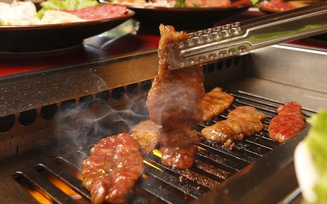 画像: 焼き肉レストラン粋虎 17~23時まで営業。ラストオーダーが22時なので、併設レンジで打ちまくっても心配なしです。