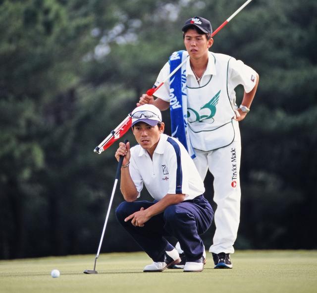 画像: 98年沖縄オープンでのひとコマ。同年、田中秀道とともに大洗GCでの日本オープンを制した