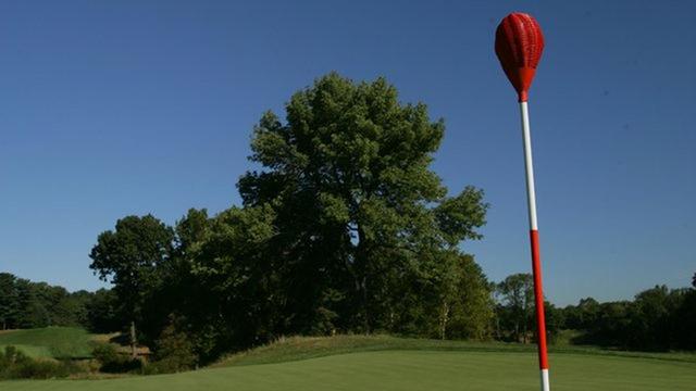 画像: 実際にこの旗竿は2013年のUSオープン開催コース『メリオンGC』で使用されている www.meriongolfclub.com