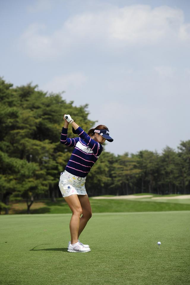 画像22: ベタ足が強さの秘密! キム・ハヌルのドライバー【勝者のスウィング】