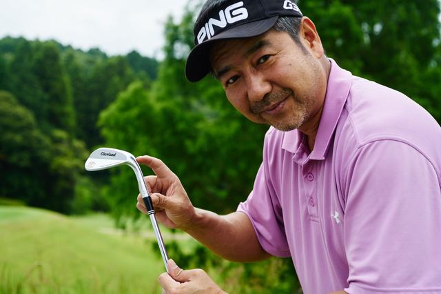 画像: 「50度と54度はネックが長いのですが、作りが非常にきれいです。スピンをかけるために高重心を狙ってネックを長くするモデルも多いのですが、そうなると作りが難しくなる。しかしこのモデルはネックからフェースが きれいに見える工夫がなされています」