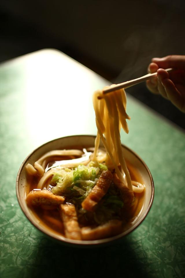 画像: ゆでキャベツと油揚げが出汁を含んでウマイ!