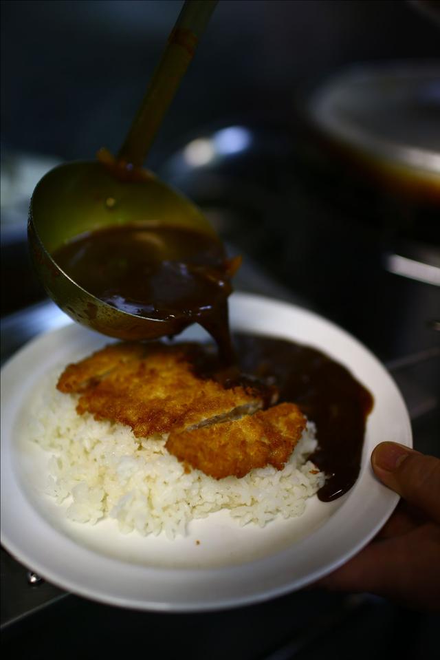 画像7: 【動画】今日はじめて「キッチン南海」でカツカレー食べたんですけど…