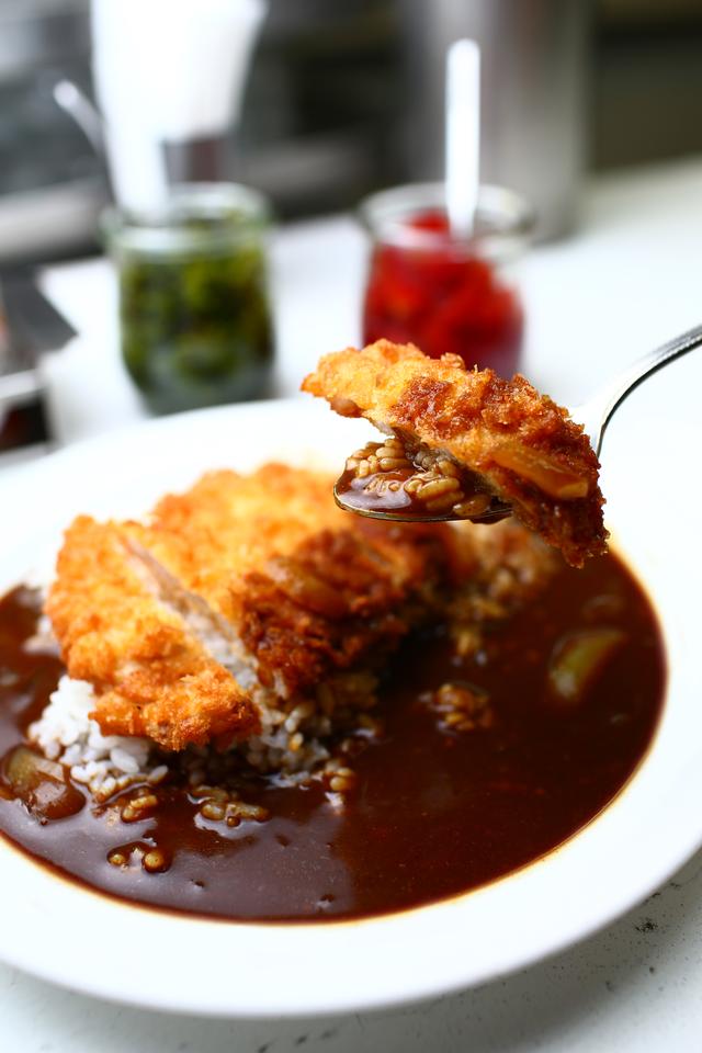 画像9: 【動画】今日はじめて「キッチン南海」でカツカレー食べたんですけど…