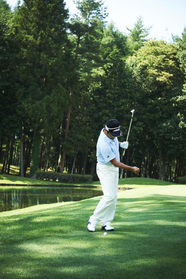 画像: グリップはフィンガーでななめ