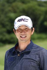 画像: 横田英治プロ "飛ばし"に燃えるD-1隊長は今年もビッグドライブを見せる ヘッドスピード 49m/s
