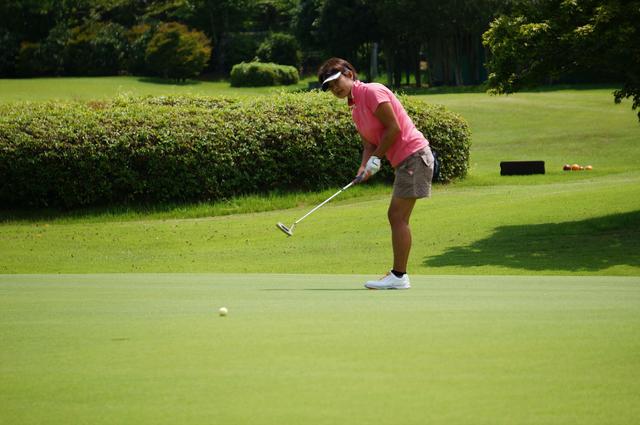 画像1: 同じく1オーバーながらマッチングで2位となった山下千恵子選手