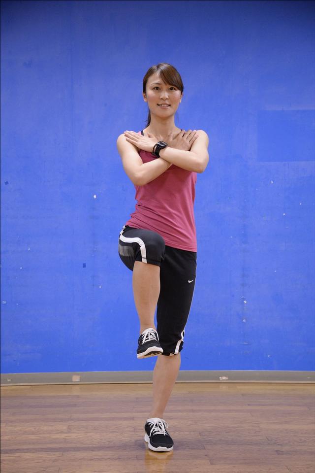 画像1: もしかして衰えのサイン!? 片足立ちで靴下はけますか?