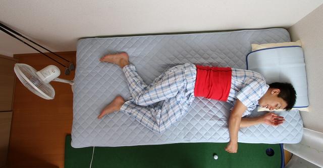 画像: 腹巻きをしていれば布団をかけなくても良い