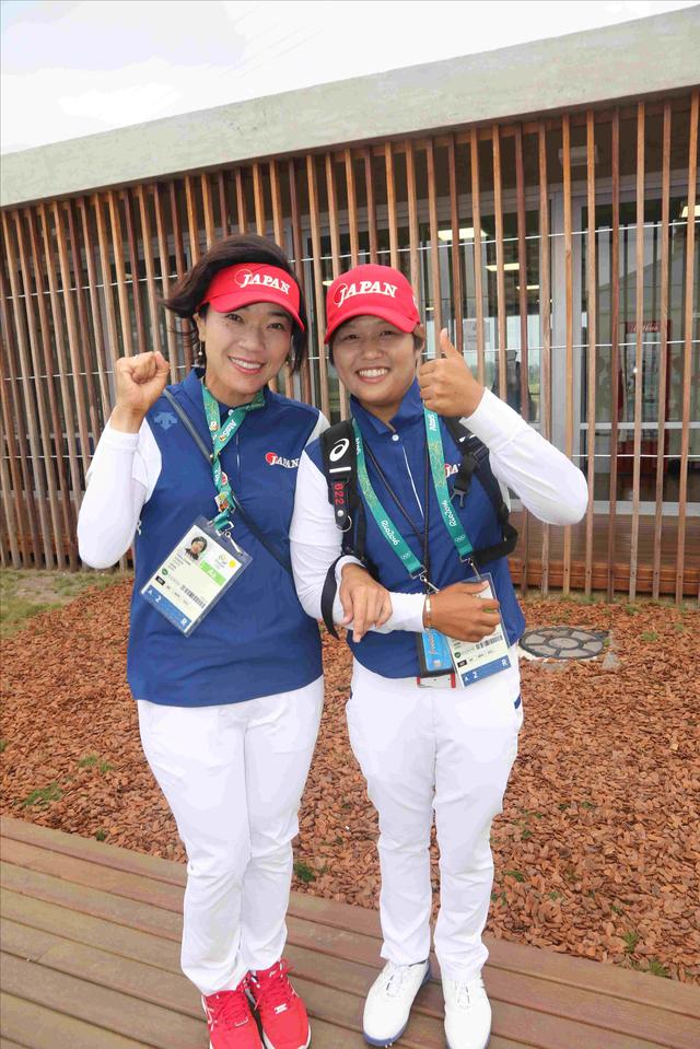 画像: 仲良しの大山と野村の2人。明日は一緒に練習ラウンドする予定