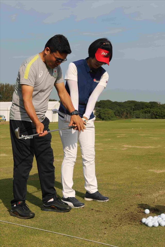 画像: 丸山コーチのレッスンにも熱が入る