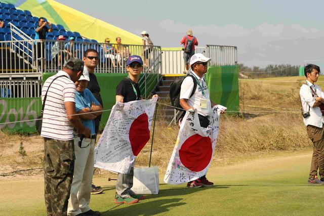 画像: 日本からの応援団の姿も