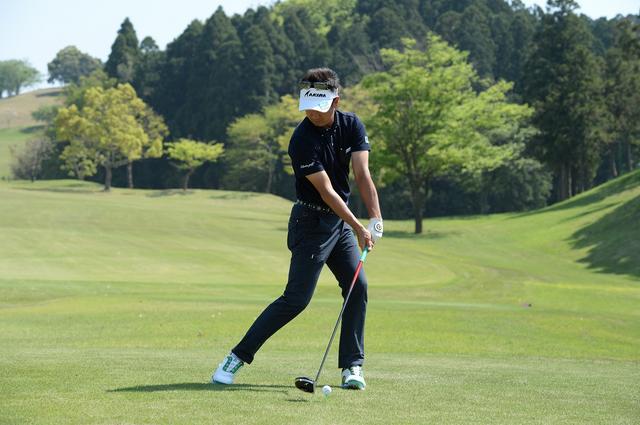 画像: 前傾をキープできずに手元が浮く