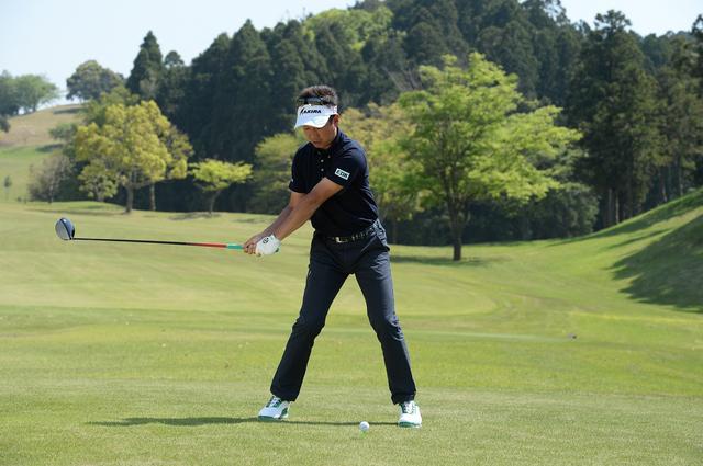 画像: ボールを右から見る感じです