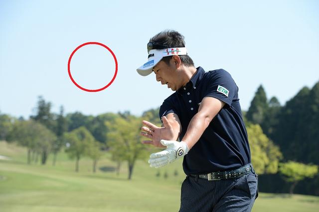 画像3: 高打ち出し、低スピンの″放物線″弾道『ドロ~ンボール』。ぶ厚い当たりになるには、ヘッドのトウを立ててみよう!