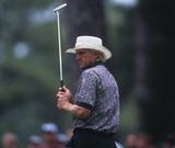 画像: 96年のマスターズでファルドに大逆転を許したノーマン。敗戦後も平静を装っていたが、試合中の表情や動作は自信に満ちている時のノーマンのそれとは明らかに違っていた