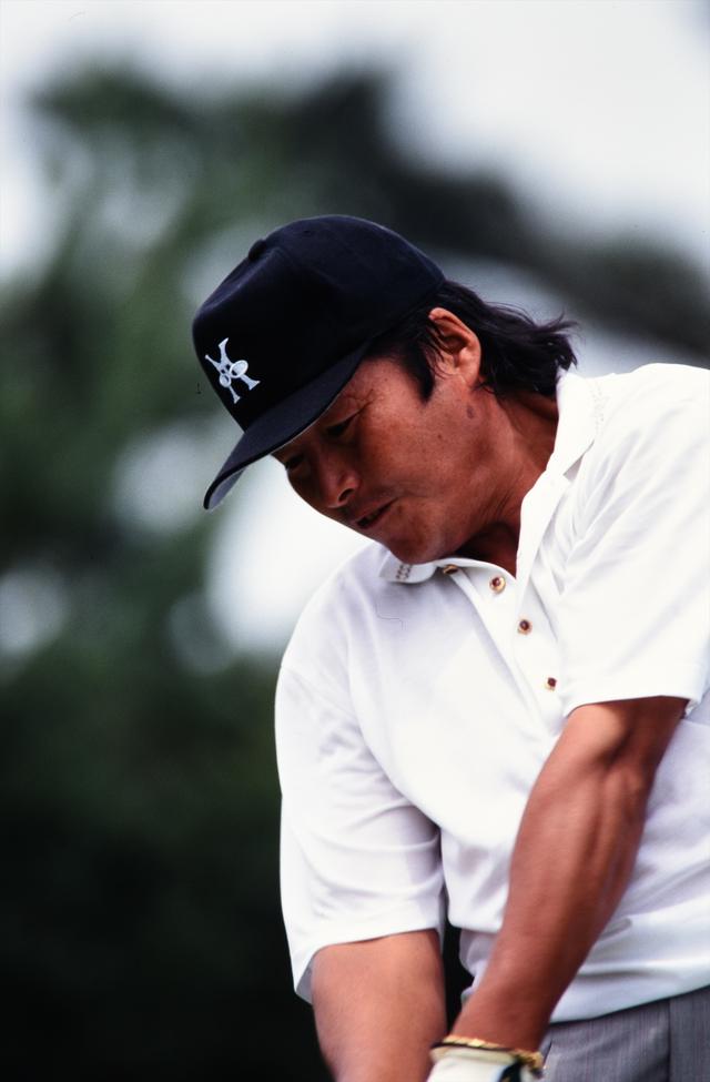 画像: ジャンボ尾崎は口元がうっすらと開いている