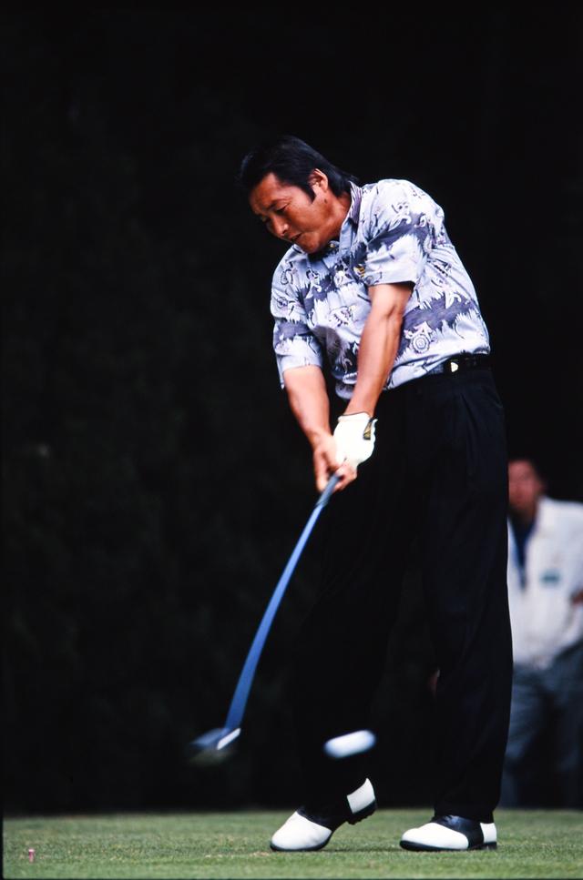 画像: 尾崎将司(1995年当時) 偉大なプレーヤーのスウィングに共通しているのは、力みがなくて「リズムがいい」ということ