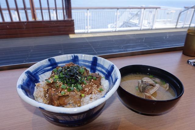 画像: 海を眺めながら食べよう
